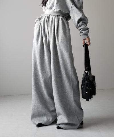 【 セットアップ 】ワンショルダーショートスウェットトップス ＋ タックワイドパンツ SET ／ off shoulder short sweat tops & tack wide pants SET