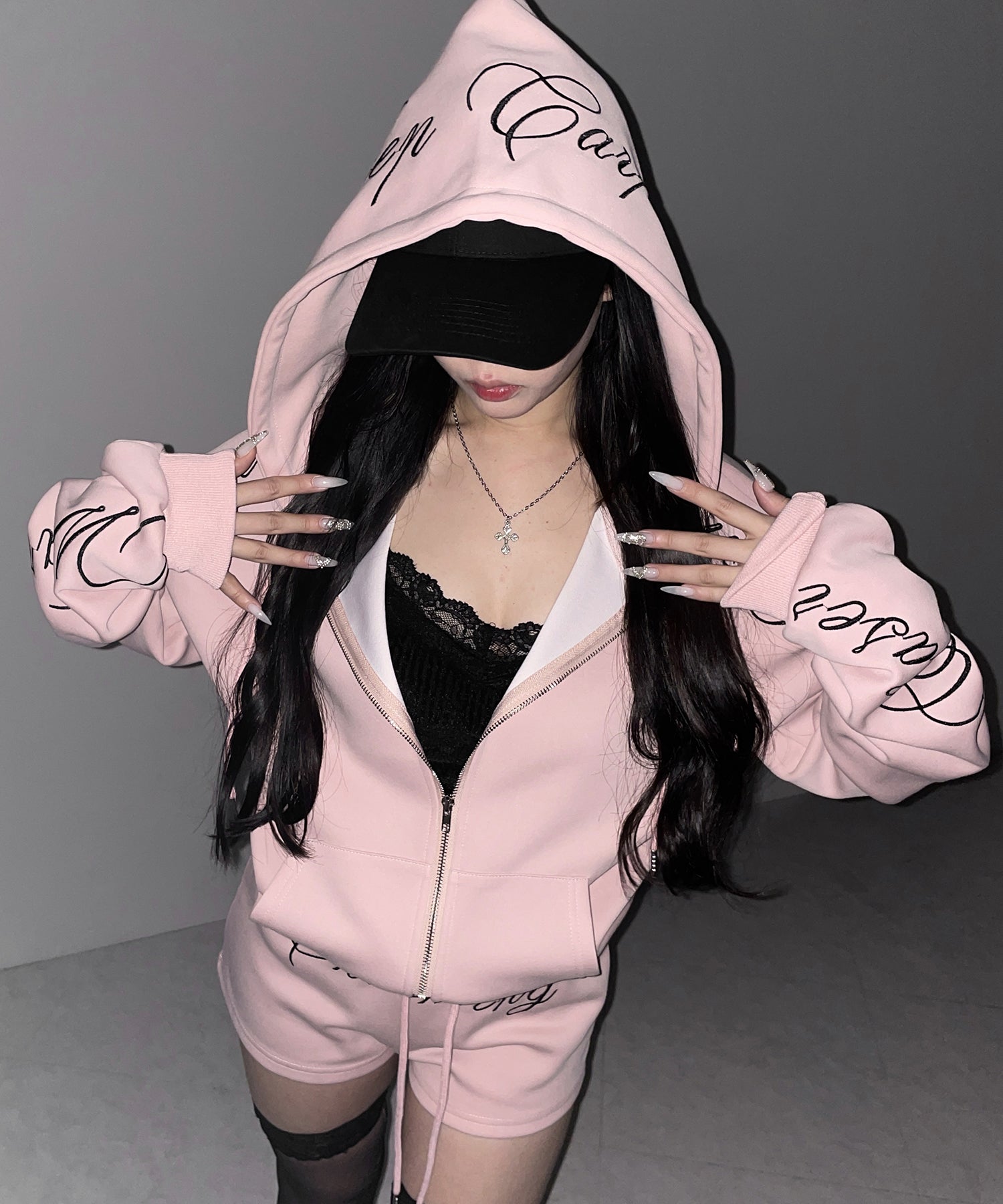 【 セットアップ 】レタリングロゴ刺繍ジップアップパーカー＆ショートパンツ ／ lettering logo embroidery zip-up hoodie ＆ short pants SETUP