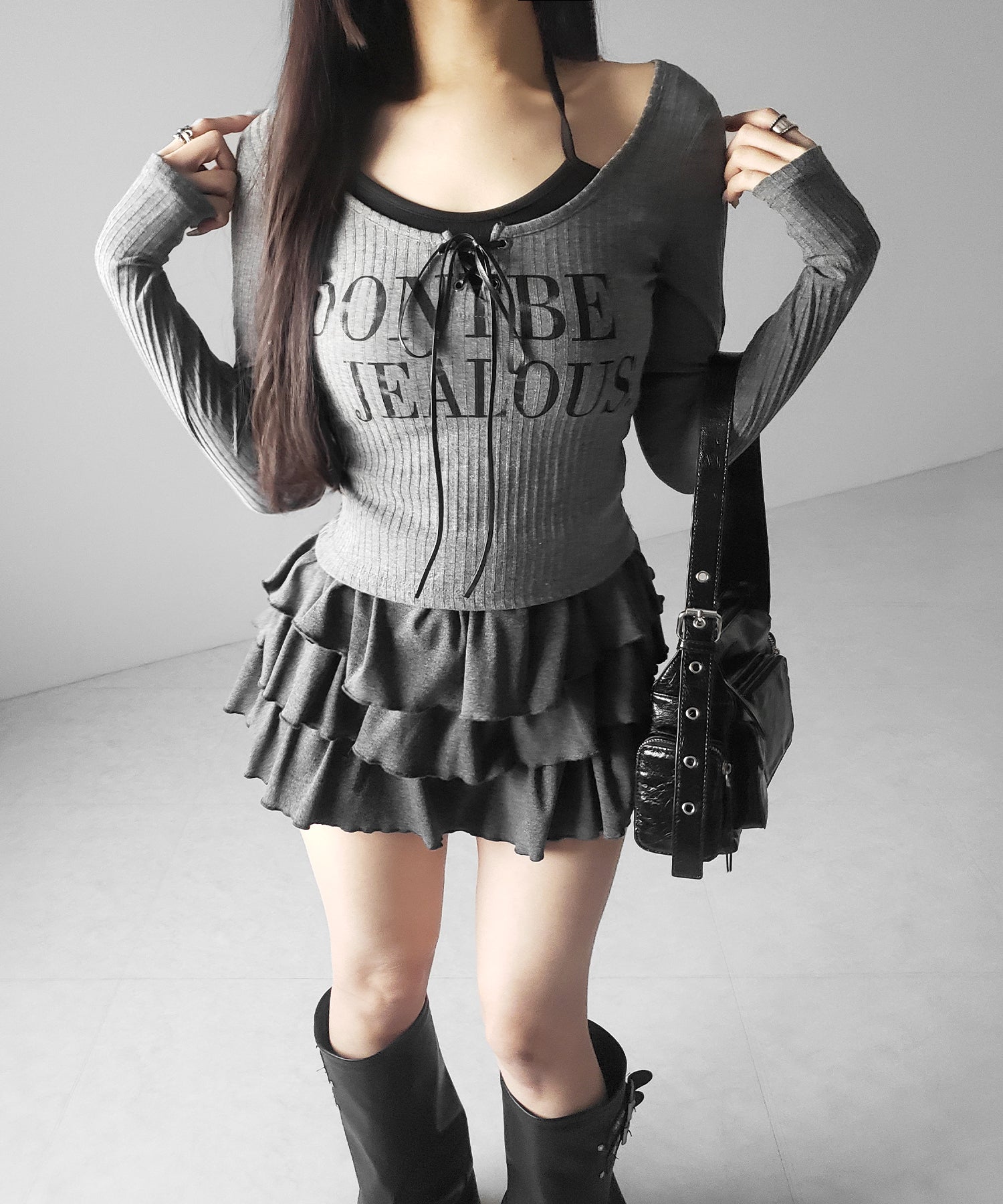 【 クロスネックにできる２WAY 】レースアップフェイクレイヤードロゴカットソートップス ／ laceup fake layered logo cutsew tops