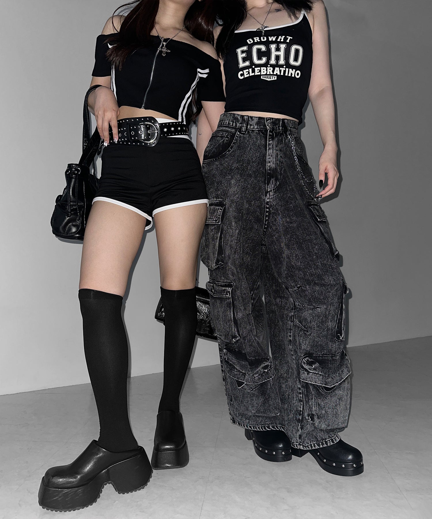 【 カップ付き 】フロントロゴプリントショートキャミソール ／ front logo print short camisole