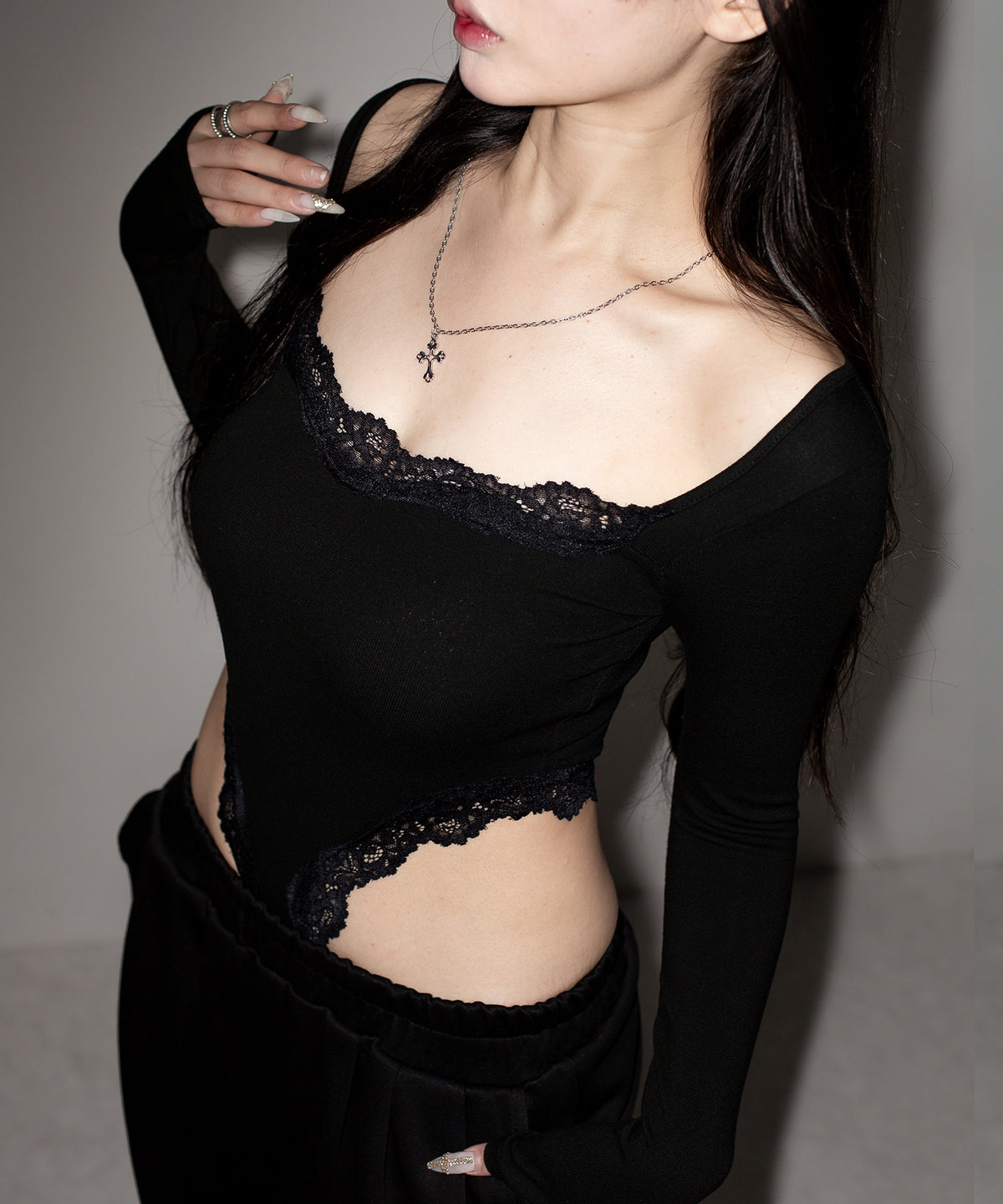 カットアウトレースポイントボディスーツトップス ／cutout lace point bodysuit tops