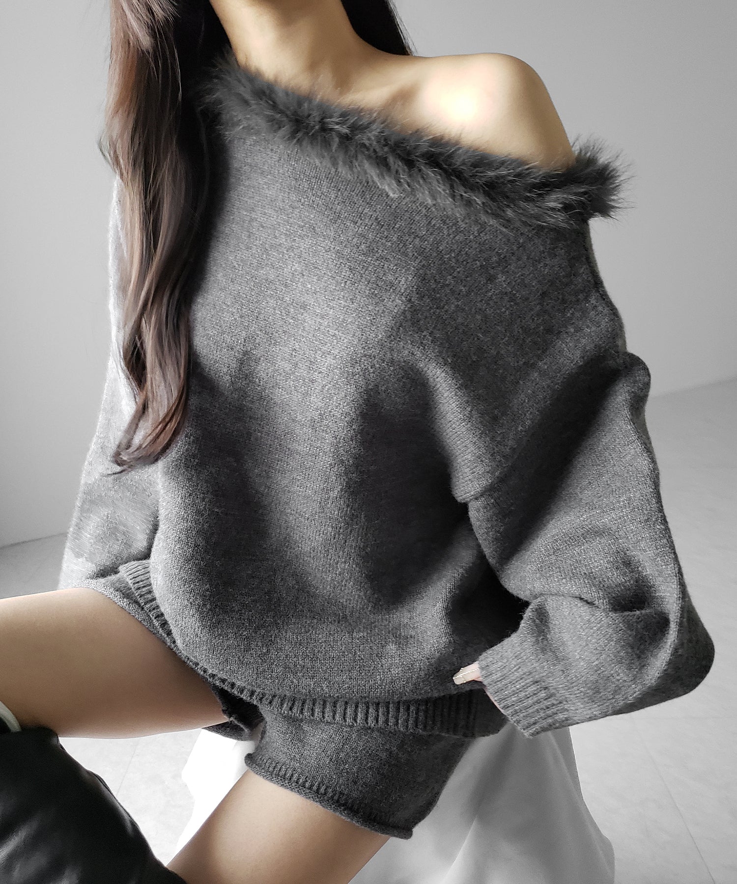 【 ニットセットアップ 】フェイクファーワンショルオーバーニット ＋ ニットショートパンツ SET ／ fake fur one-shoulder over knit + knit short pants SET