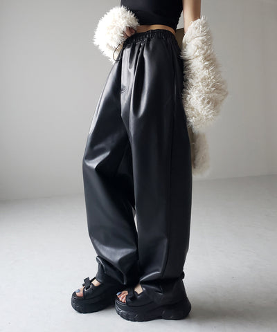 【 ４size／２color 】ドロストフェイクレザーボリュームワイドパンツ