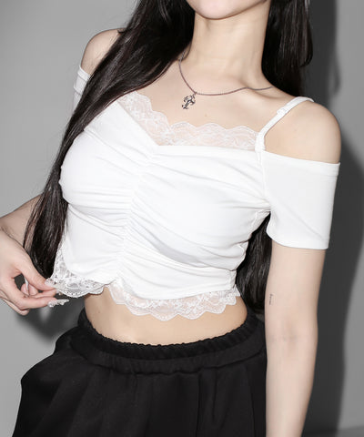 レースドッキングシャーリング半袖オフショルトップス ／ lace docking shirring short-sleeved off-shoulder tops