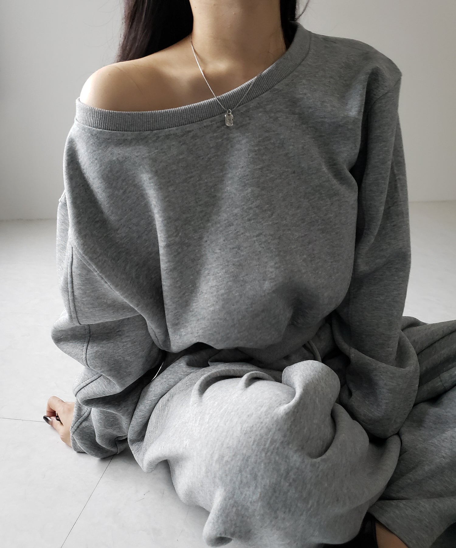 【 セットアップ 】ワンショルダーショートスウェットトップス ＋ タックワイドパンツ SET ／ off shoulder short sweat tops & tack wide pants SET