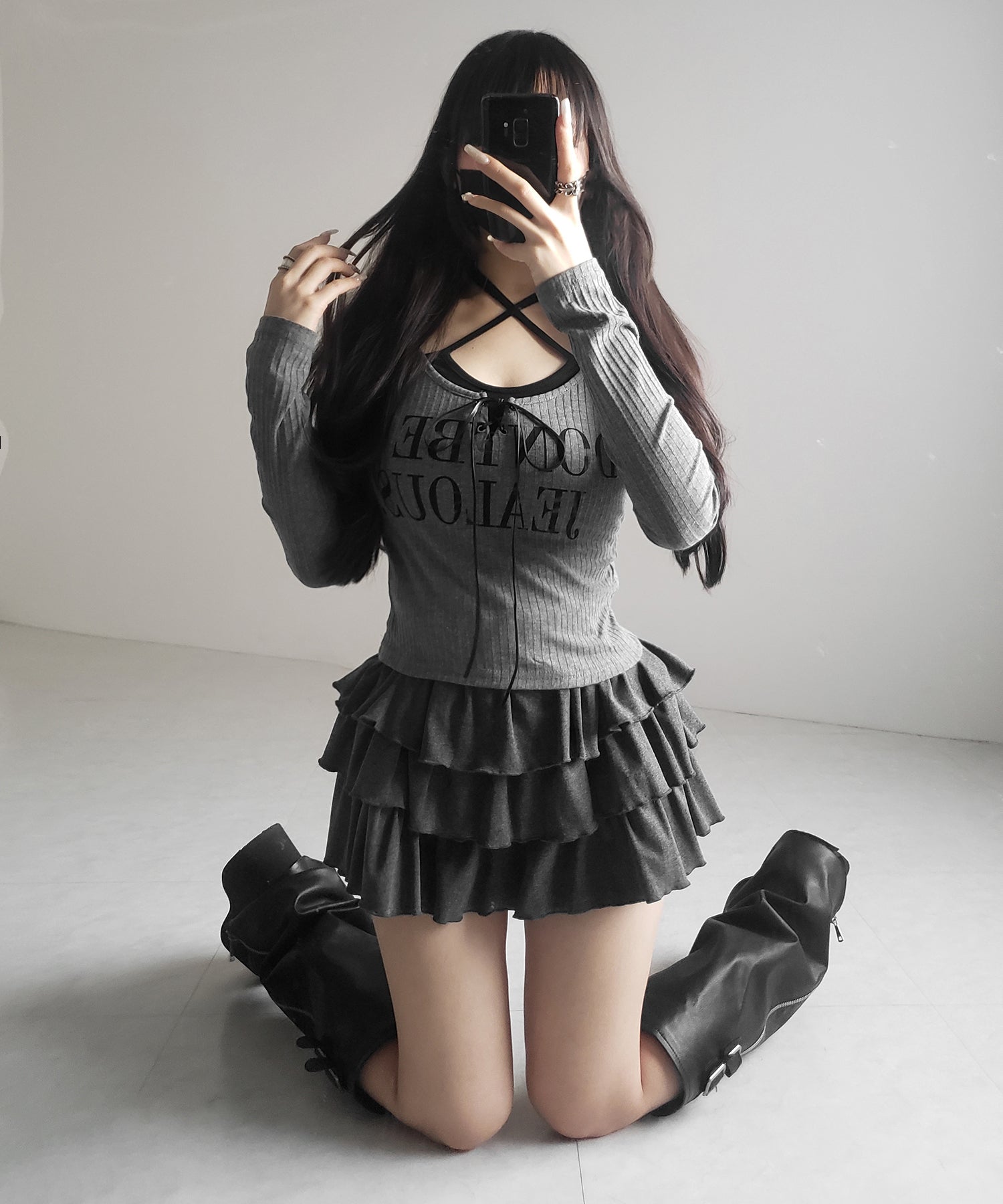 【 クロスネックにできる２WAY 】レースアップフェイクレイヤードロゴカットソートップス ／ laceup fake layered logo cutsew tops