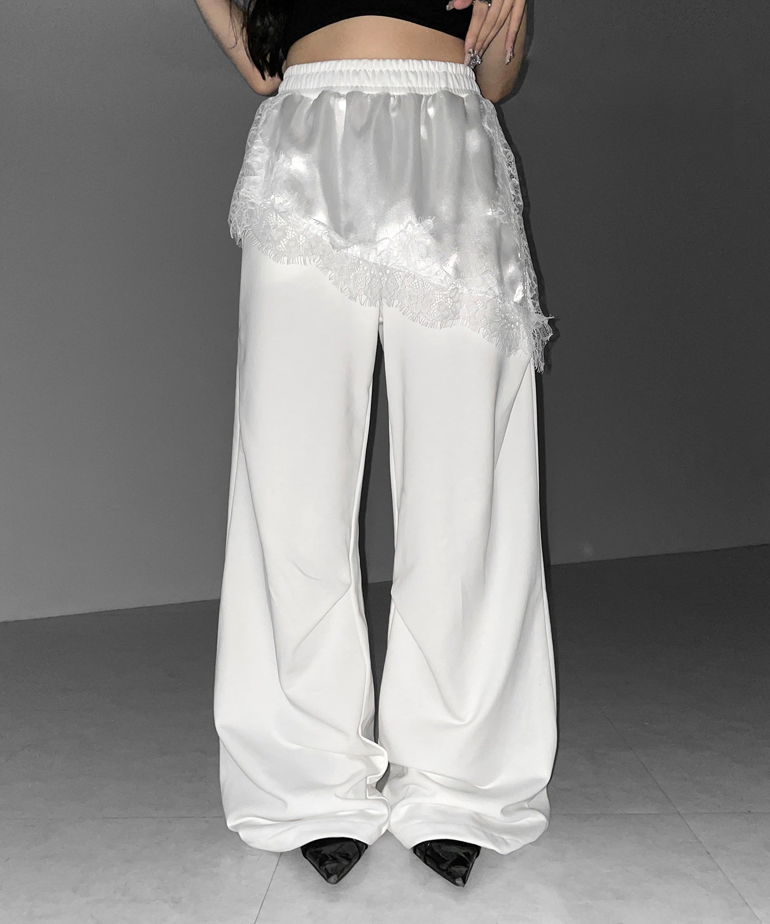 レースドッキングレイヤードスウェットワイドパンツ ／ lace docking layered sweat wide pants
