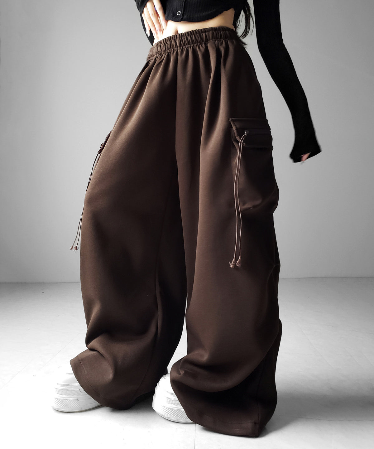 【 裾絞り可能２WAY 】ドローコードタックワイドカーゴスウェットパンツ ／ drawcord tuck wide cargo sweatpants