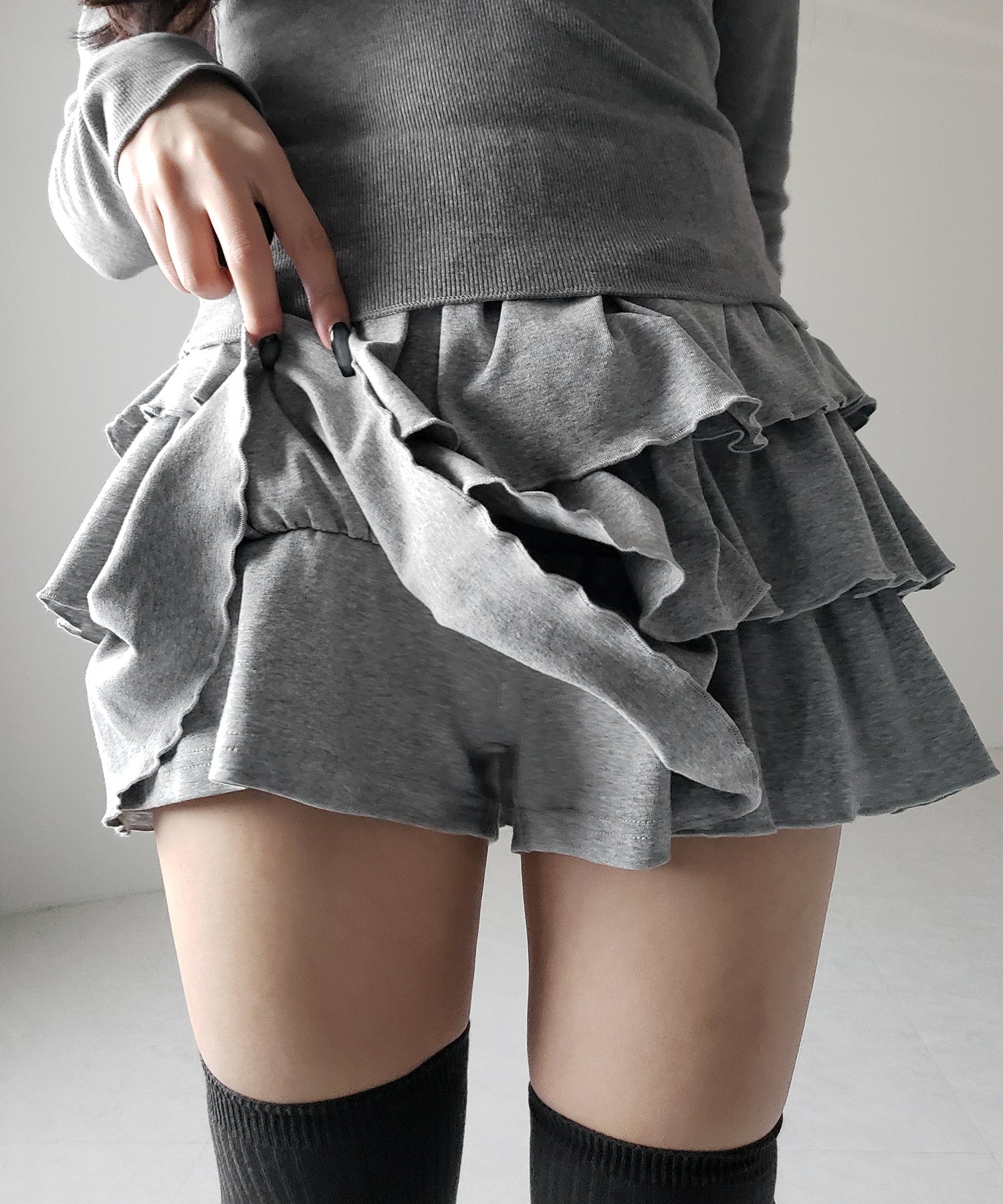 【 ３color 】３段フリルカットソーミニスカパン ／ 3 frill cutsew mini skirt pants