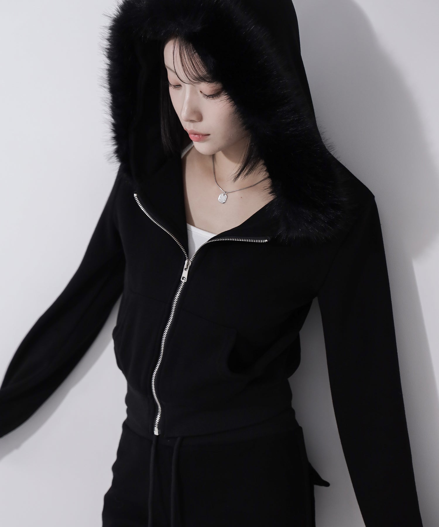 【 セットアップ 】ファーフードショートパーカー＆スウェットフレアパンツ ／ Fur short hoodie ＆ sweat flare pants SETUP