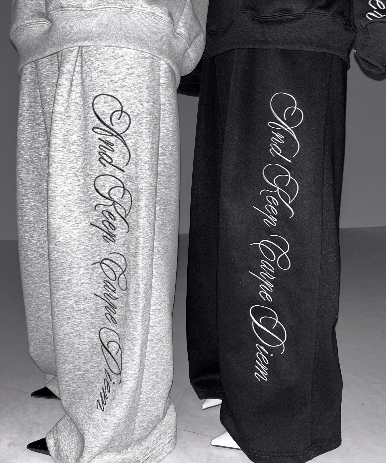 レタリングロゴ刺繍ワイドスウェットパンツ ／ lettering logo embroidery wide sweatpants
