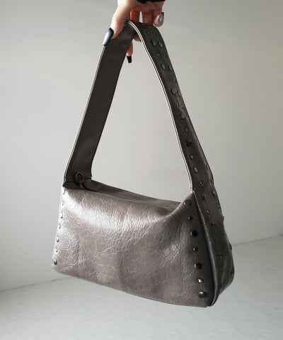 【 ２color】スタッズデザインスクエアショルダーバッグ ／ stud design square shoulder bag