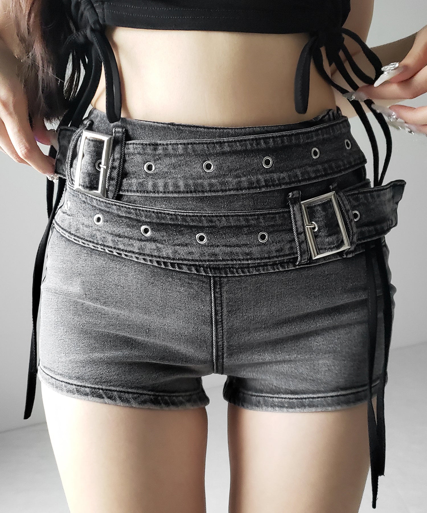 ダブルベルテッドマイクロミニデニムショートパンツ ／ double belted micro mini denim short pants
