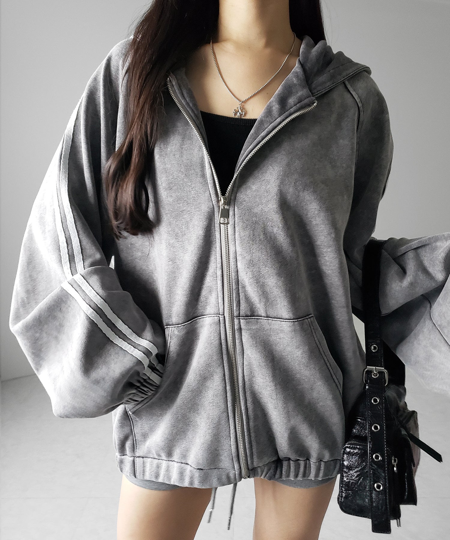 ピグメントヴィンテージ加工サイドラインジップアップパーカー ／ Pigment vintage side line zip-up hoodie