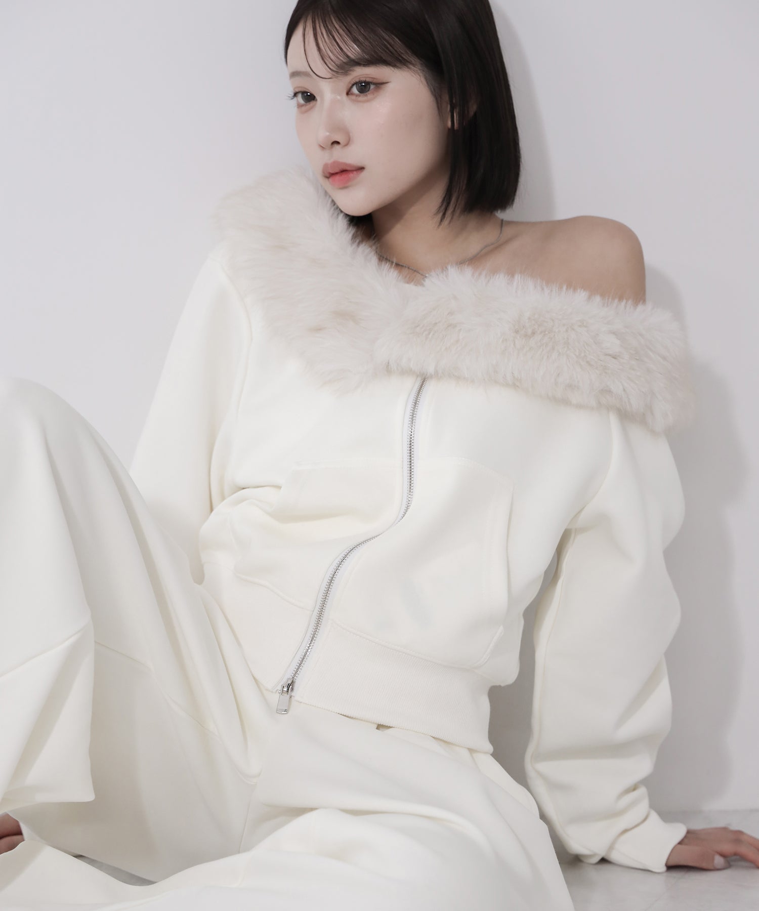 【 セットアップ 】ファーダブルジップワンショルスウェット＆タックワイドスウェットパンツ ／ Fur double-zip one-shoulder sweatshirt ＆ tuck wide sweatpants SETUP