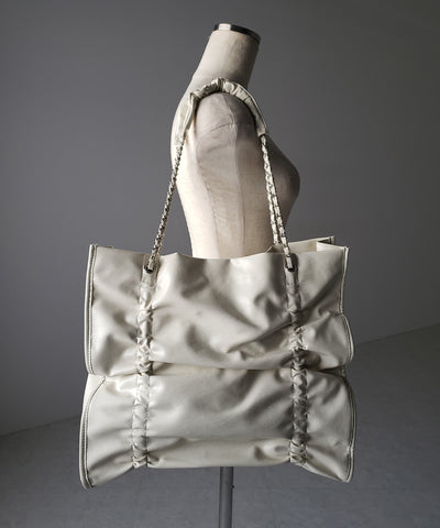 【 ３color ／ A4収納可 】ダブルシャーリングフェイクレザースクエアチェーンバッグ ／ double shirring fake leather square chain bag