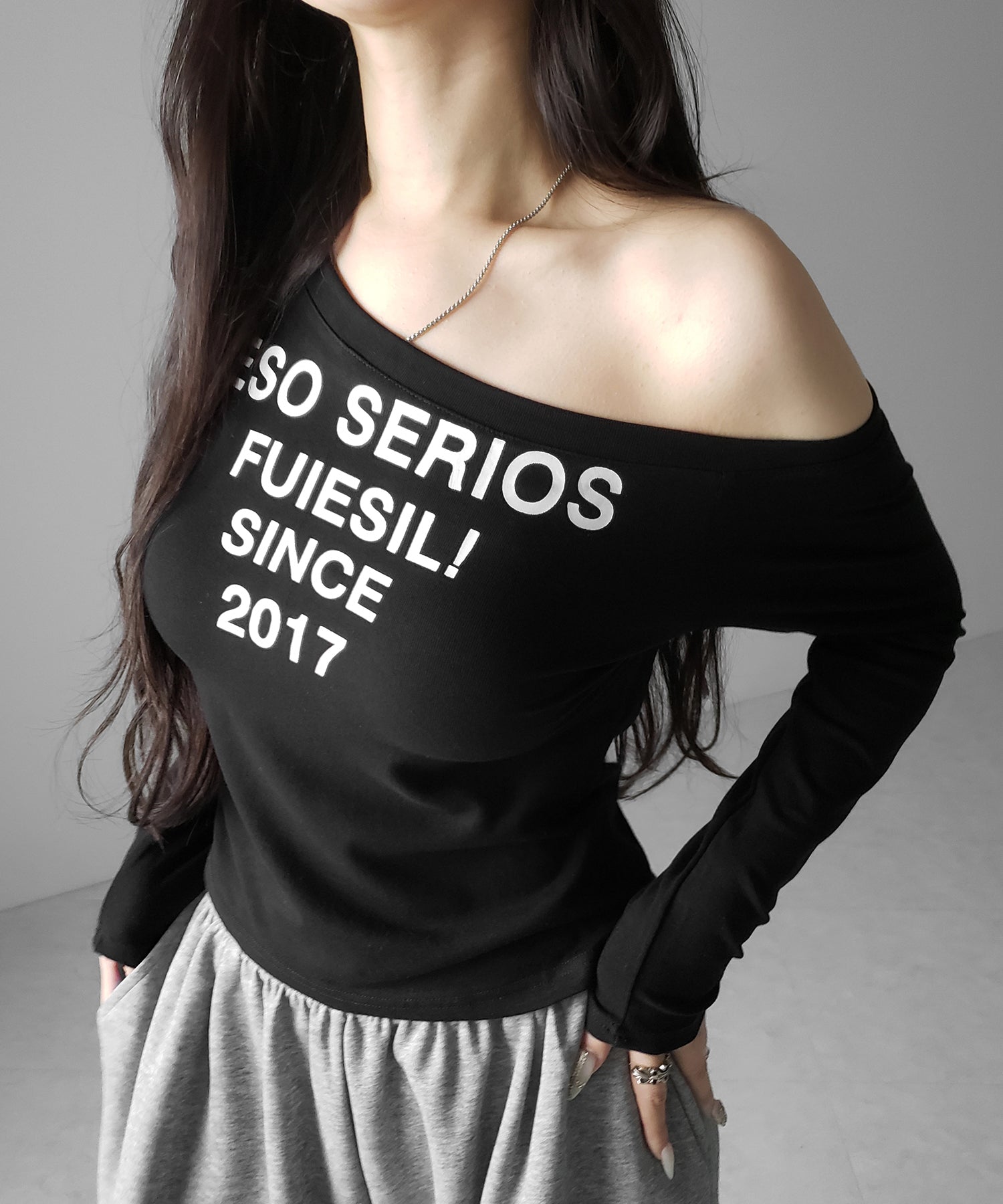 コンパクトロゴワンショルルーズロンT ／ compact logo one-Shoulder loose long-sleeve T-Shirt