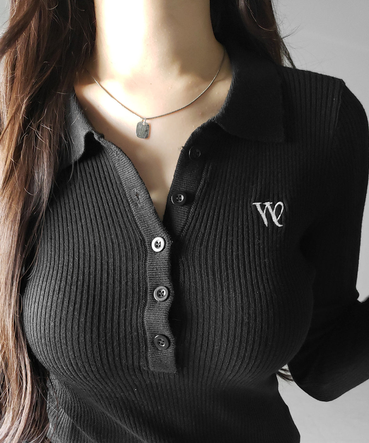ワンポイント刺繍ポロカラースリムシアーリブニット ／ One-point embroidery polo collar slim sheer rib knit