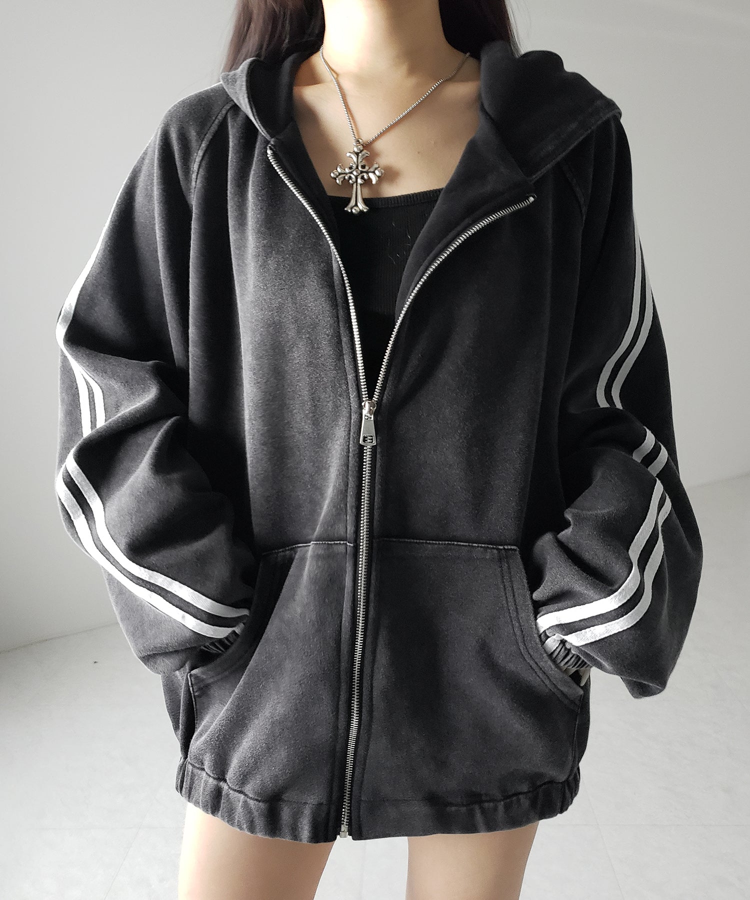 ピグメントヴィンテージ加工サイドラインジップアップパーカー ／ Pigment vintage side line zip-up hoodie