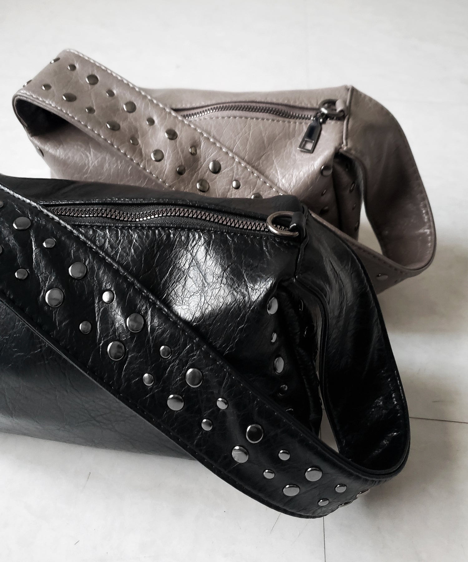 【 ２color】スタッズデザインスクエアショルダーバッグ ／ stud design square shoulder bag