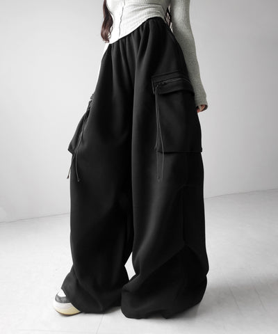 【 裾絞り可能２WAY 】ドローコードタックワイドカーゴスウェットパンツ ／ drawcord tuck wide cargo sweatpants