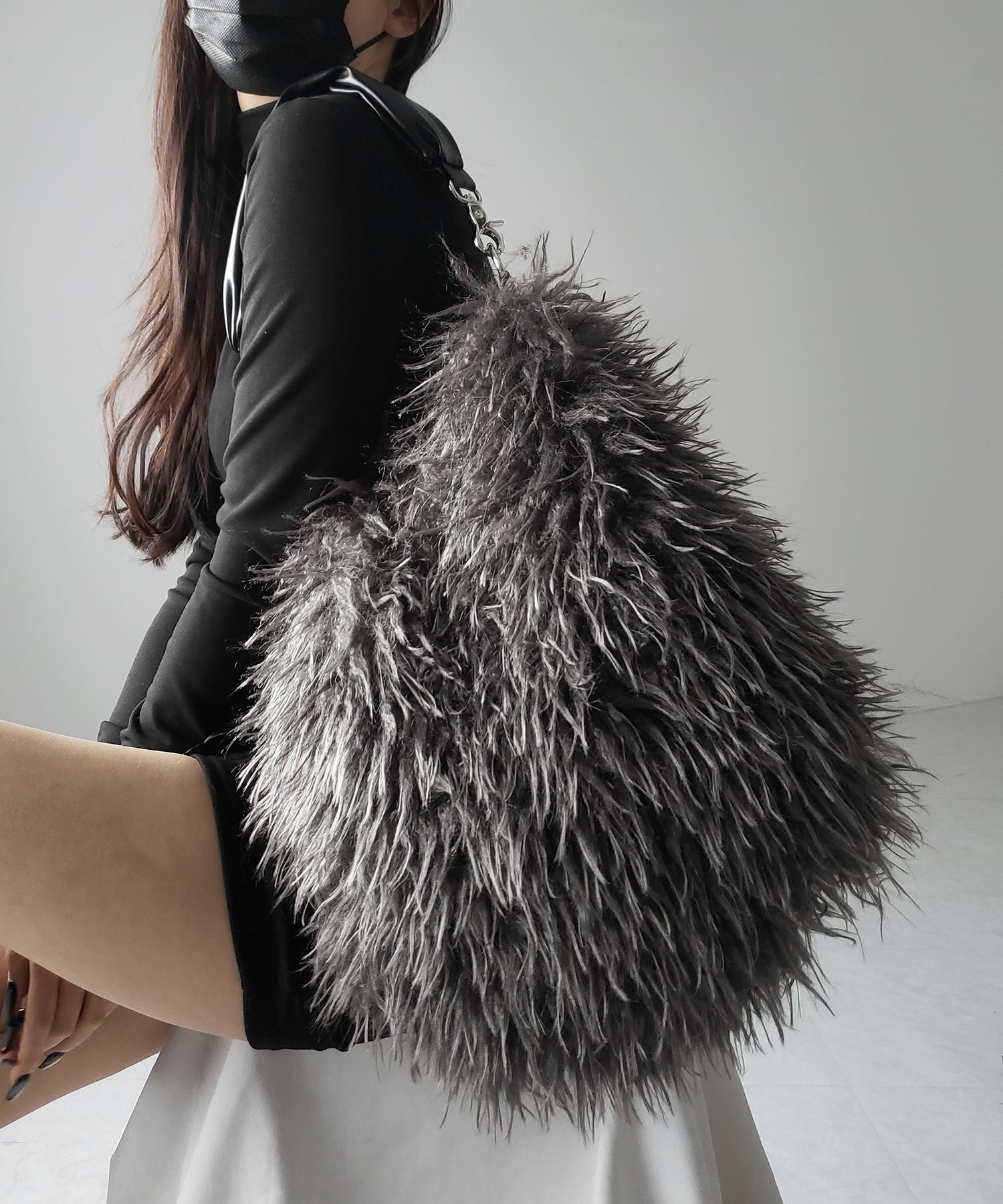 【 ショルダーストラップ付き２WAY 】バイカラーシャギーファーショルダーバッグ ／ bicolor shaggy fur shoulder bag