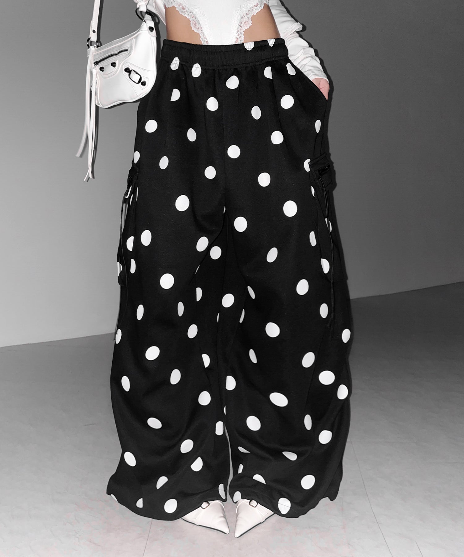 【 裾絞り可能２WAY 】ドットドローコードタックワイドカーゴスウェットパンツ ／ Dot drawcord tuck wide cargo sweatpants