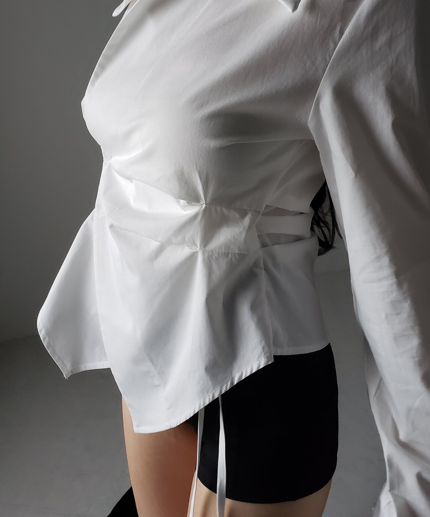 タックレイヤードアシンメトリーミディシャツ ／ tuck layered asymmetry midi shirts
