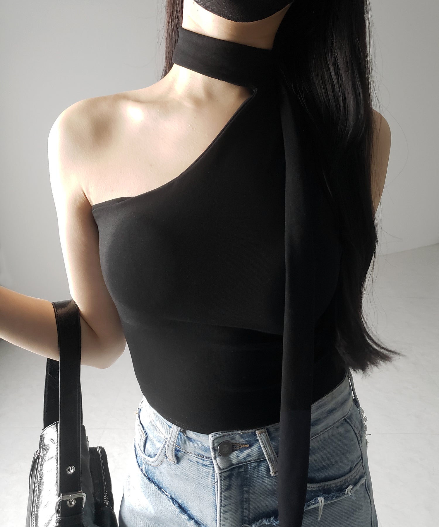 【 ３color ／ カップ付 】チョーカータイアシンメトリーワンショルキャミソール ／ choker tie asymmetry one-shoulder camisole