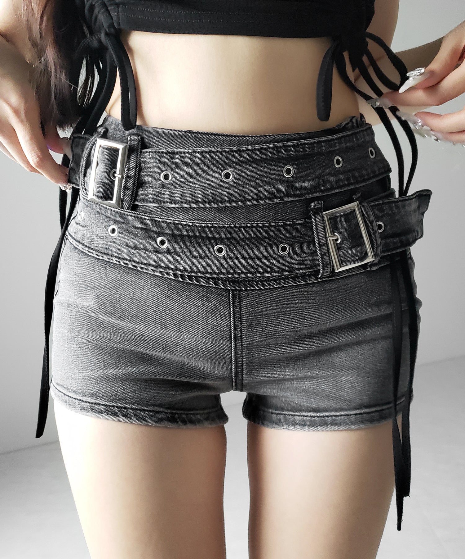 ダブルベルテッドマイクロミニデニムショートパンツ ／ double belted micro mini denim short pants