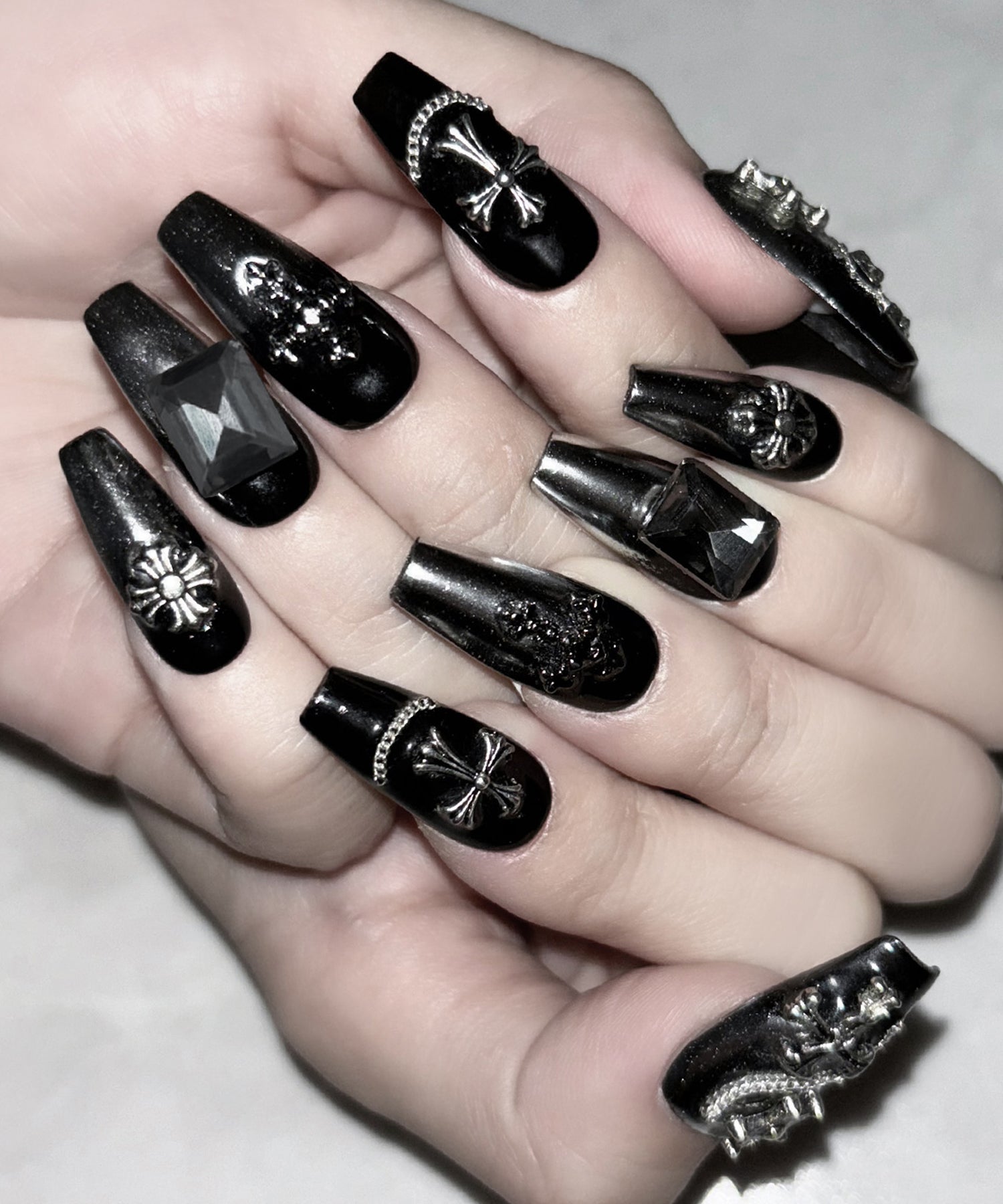 チェーンクロスブラックミラースクエアネイルチップ ／ chain cross black mirror square nail tips