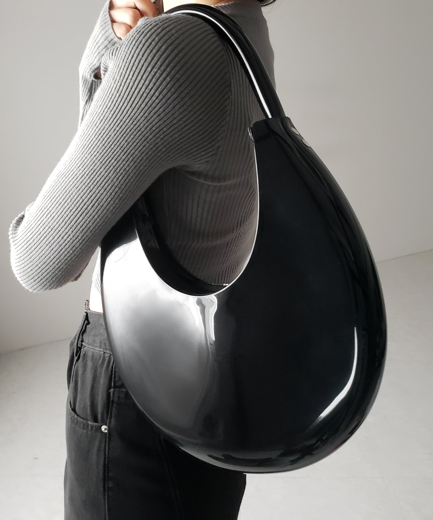 【 ２color 】 PVC ハーフムーンショルダーバッグ ／ PVC HALF MOON SHOULDER BAG