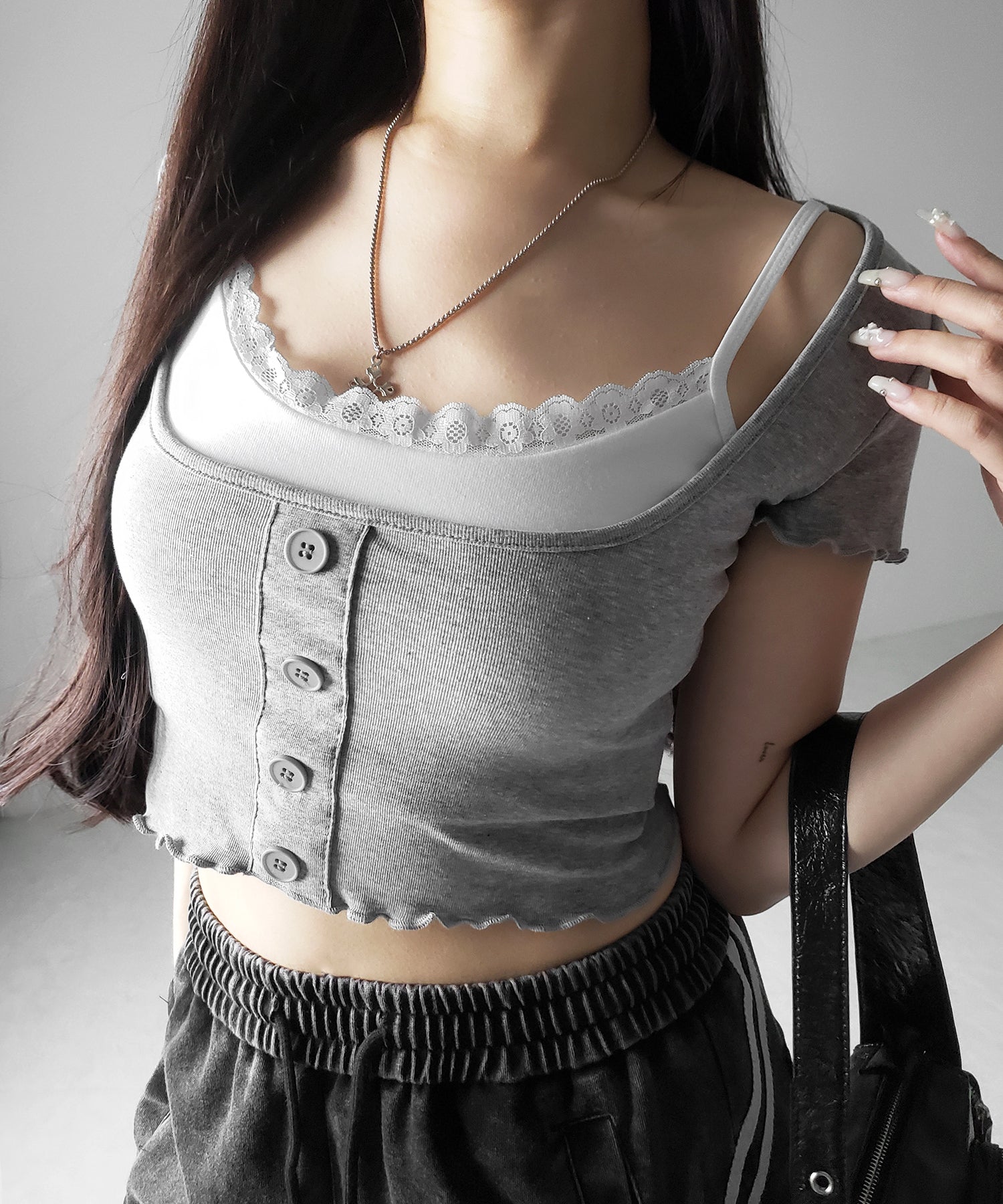 【 ２点セット 】レイヤードレースキャミソール ＋ スクエアネックフロントボタンTシャツ SET