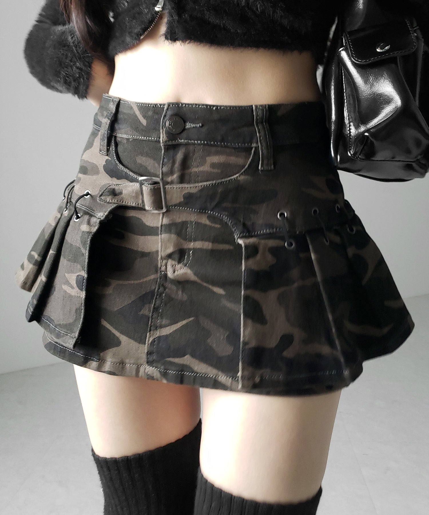 【 インパン裏地付 】カモフラベルテッドマイクロプリーツミニスカパン ／ camouflage belted micro pleats skirt pants