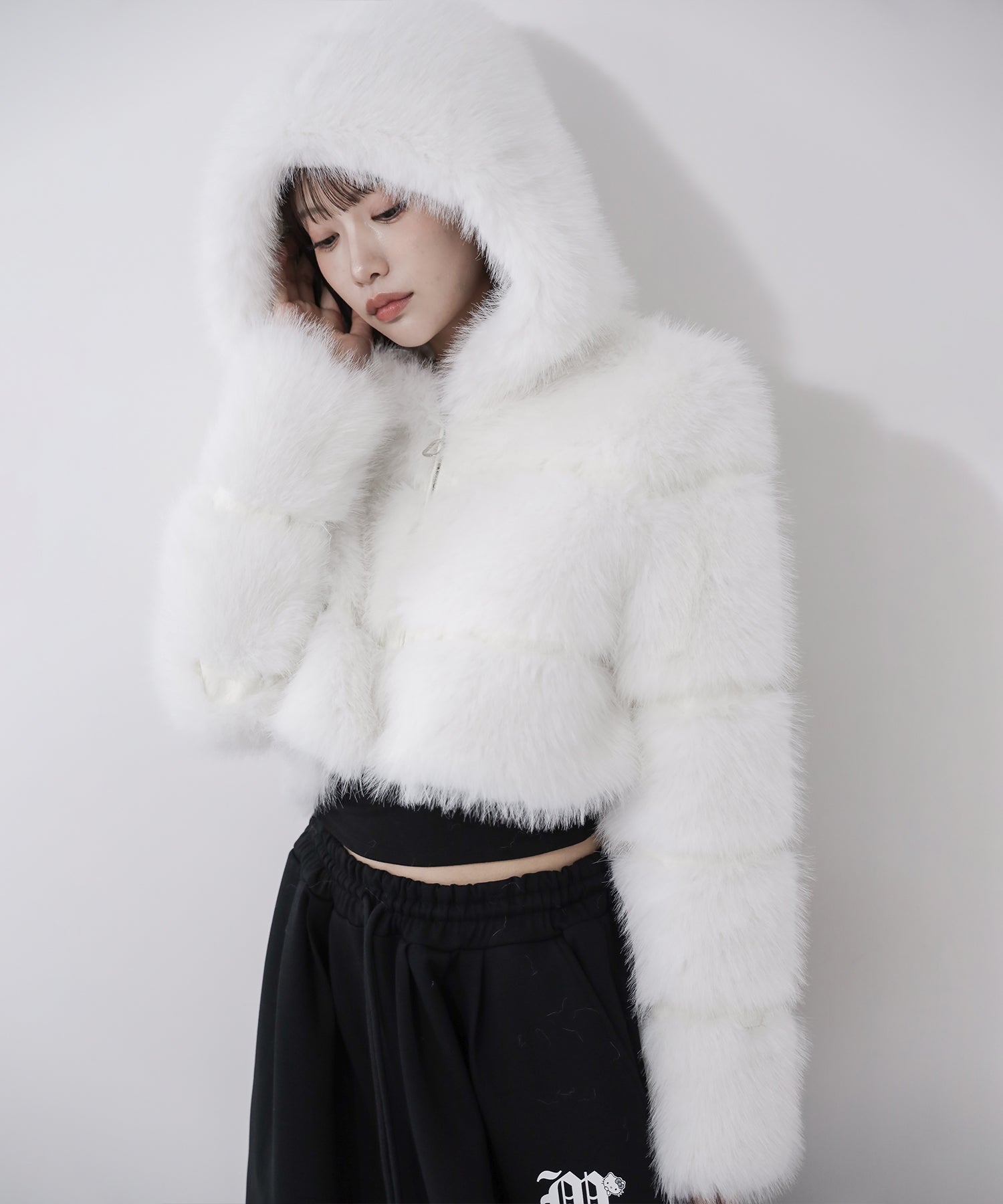 フェイクファーフーディショートコート ／ fake fur hoodie short coat