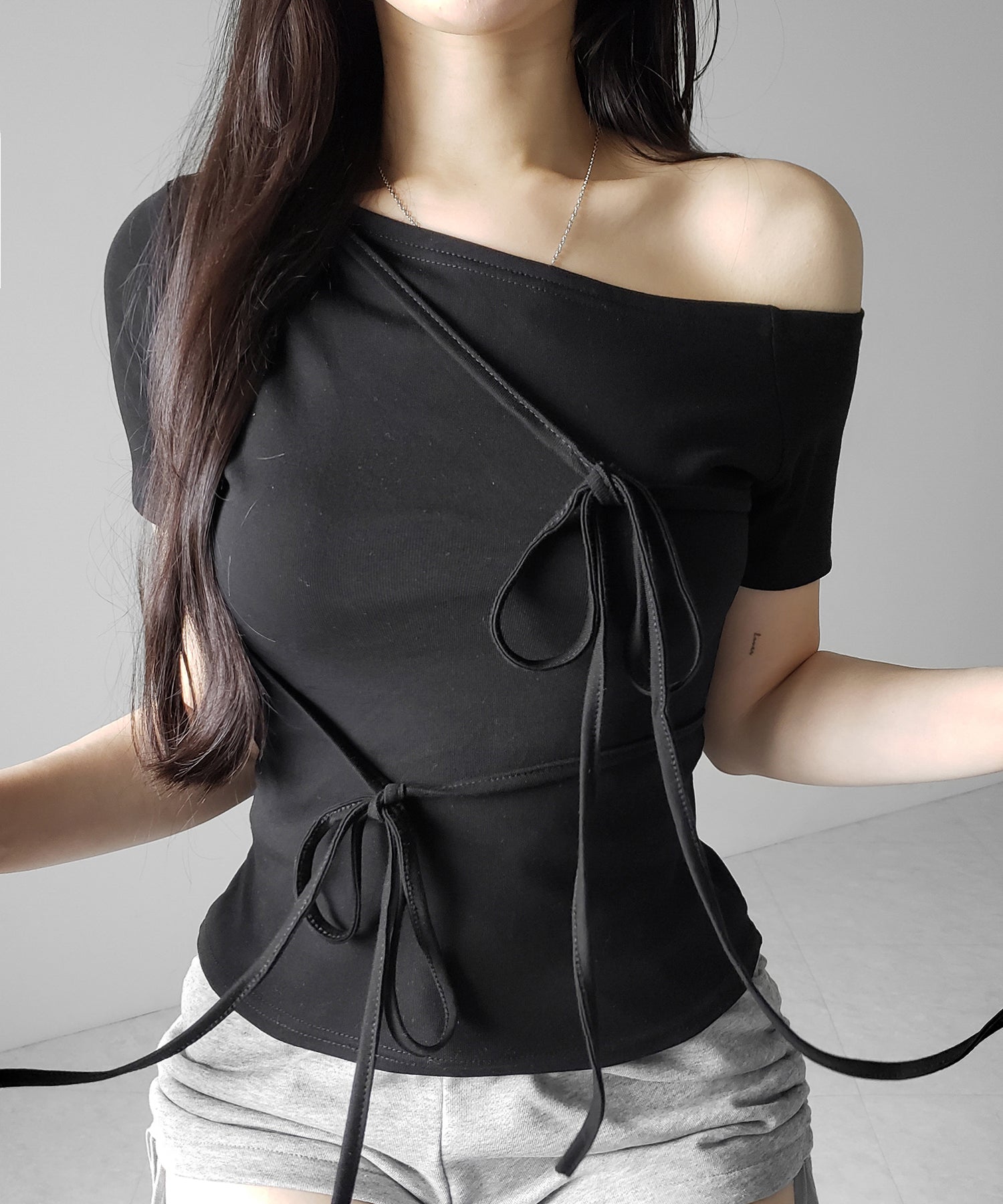 ストリングリボンスリムフィットTシャツ ／ string ribbon slim fit T-shirts