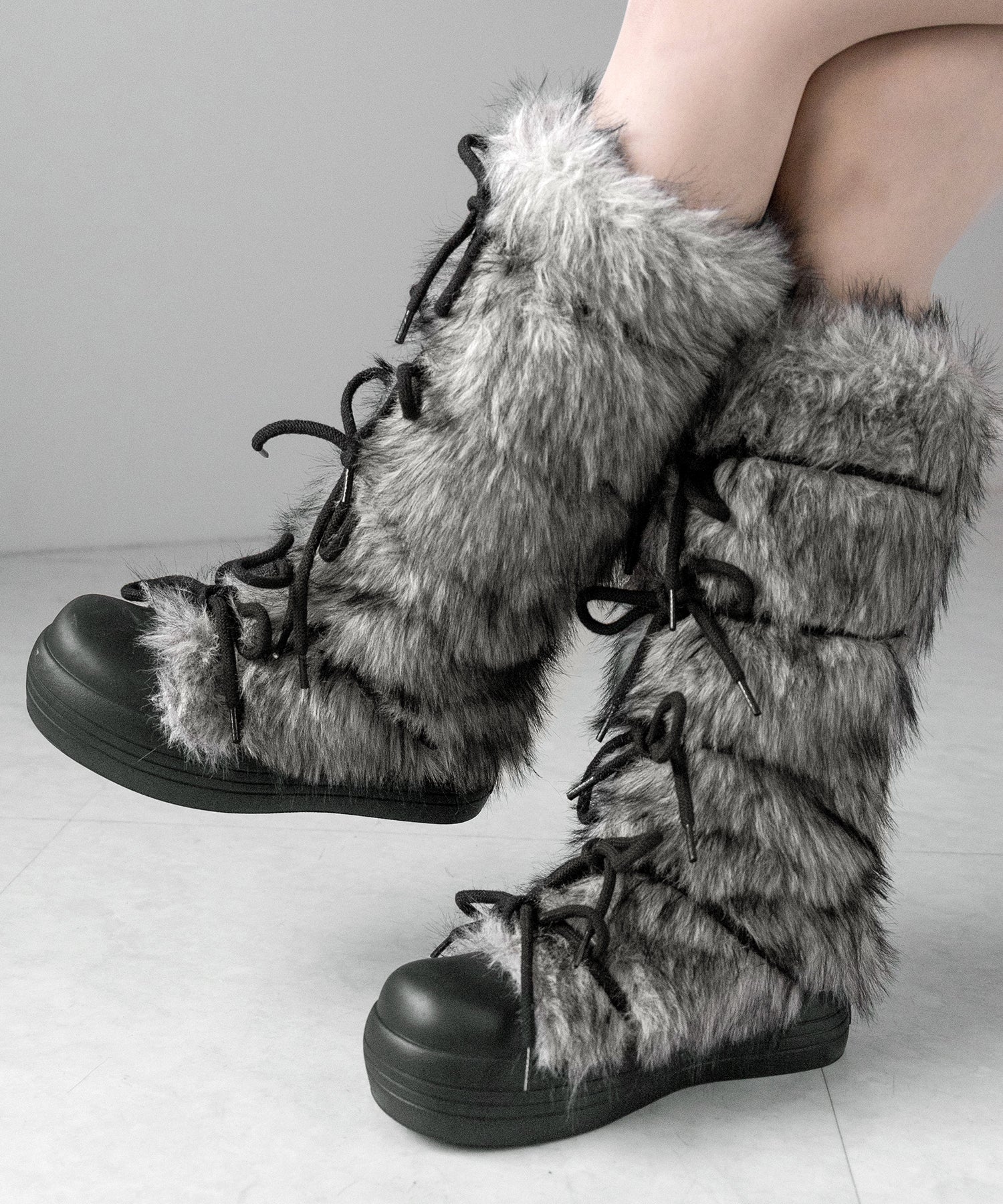 ボリュームフェイクファーレースアップロングブーツ ／ volume fake fur laceup long boots