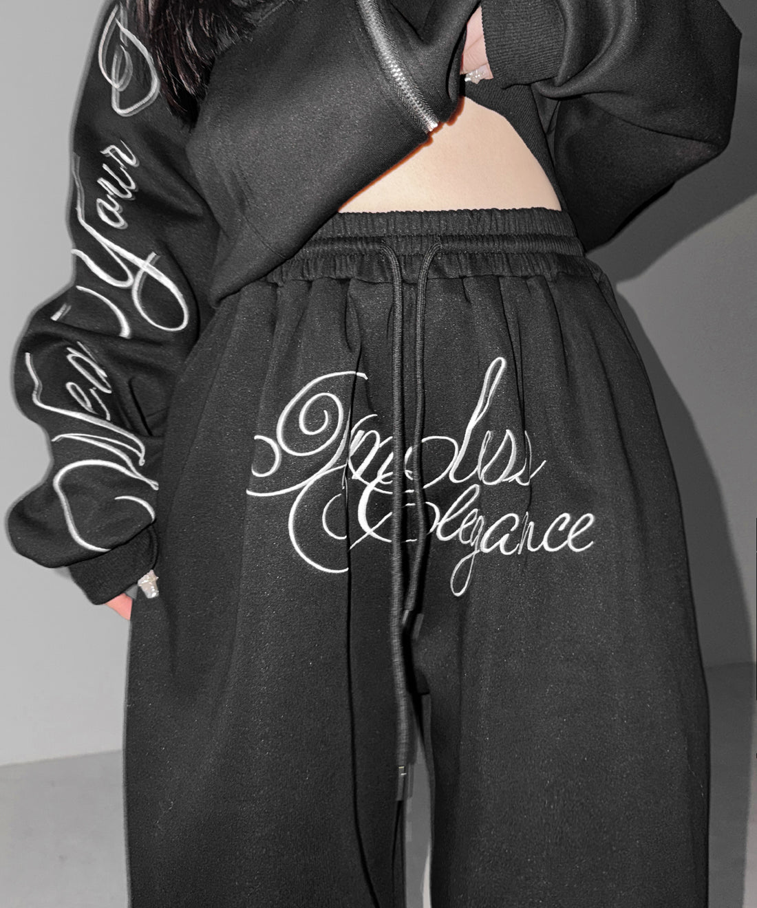 フロントレタリングロゴ刺繍ワイドスウェットパンツ ／ front lettering logo embroidery wide sweatp