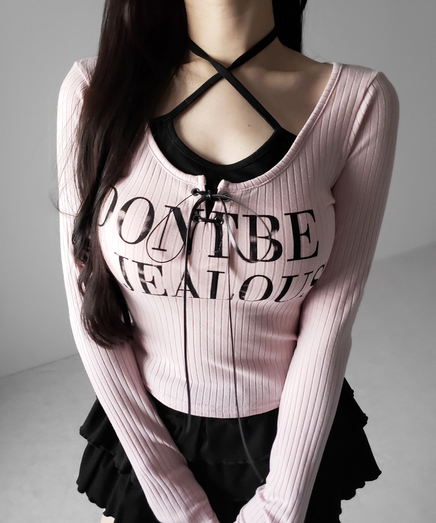 【 クロスネックにできる２WAY 】レースアップフェイクレイヤードロゴカットソートップス ／ laceup fake layered logo cutsew tops