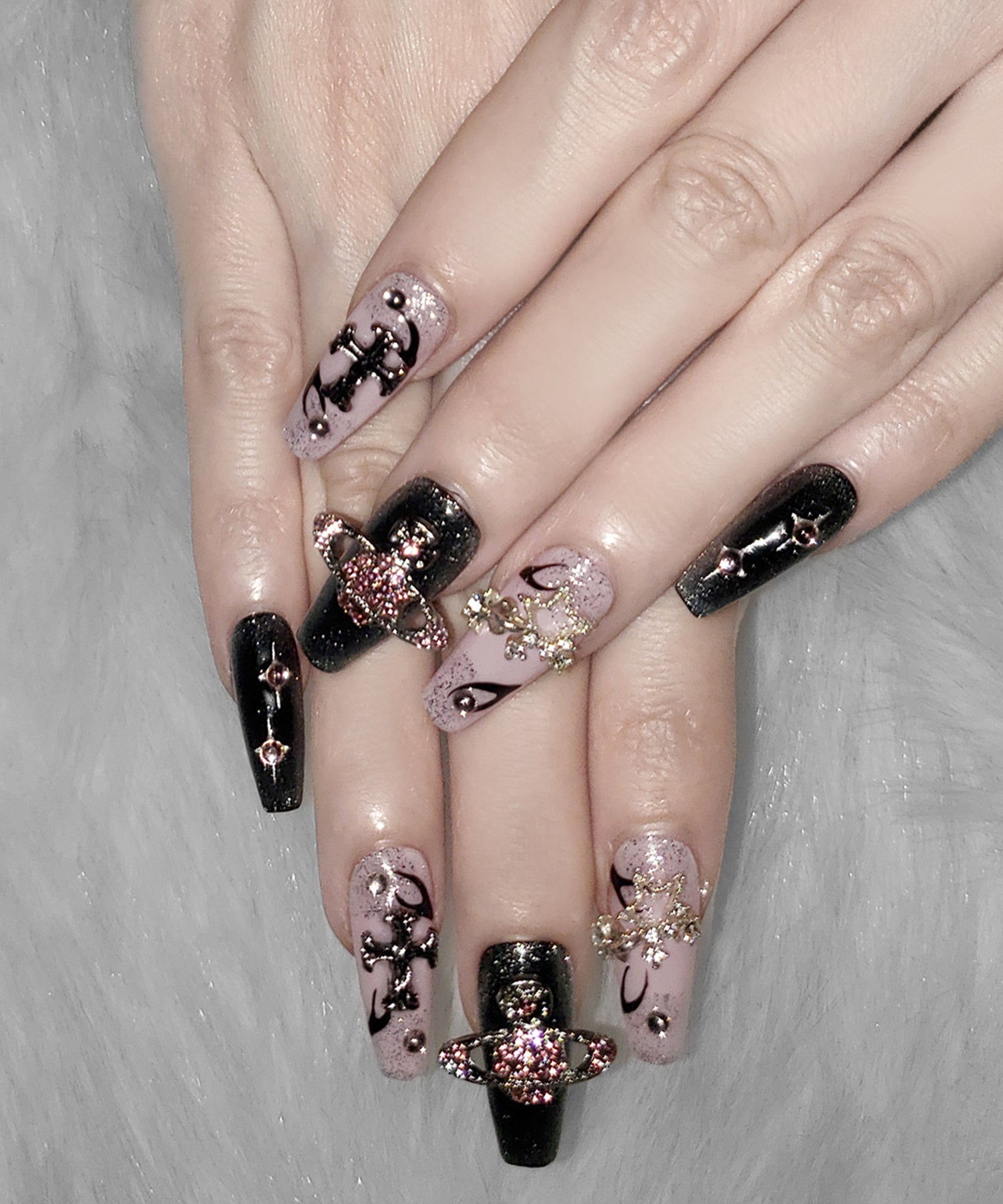 プラネットクロスピンクブラックマグネットネイルチップ／planet cross pink black magnet nail tips