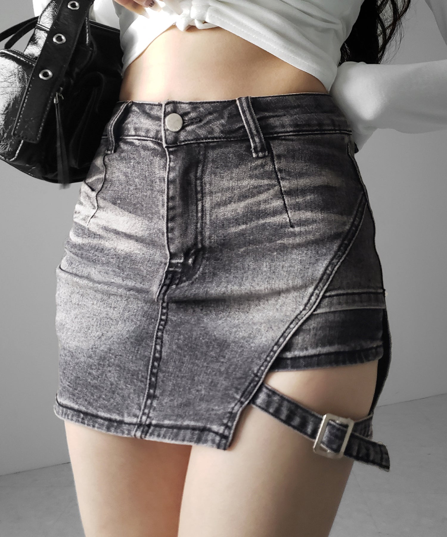 【 インパン裏地付 】カットアウトベルトストラップデニムミニスカパン ／ cutout belt strap denim mini skirt pants