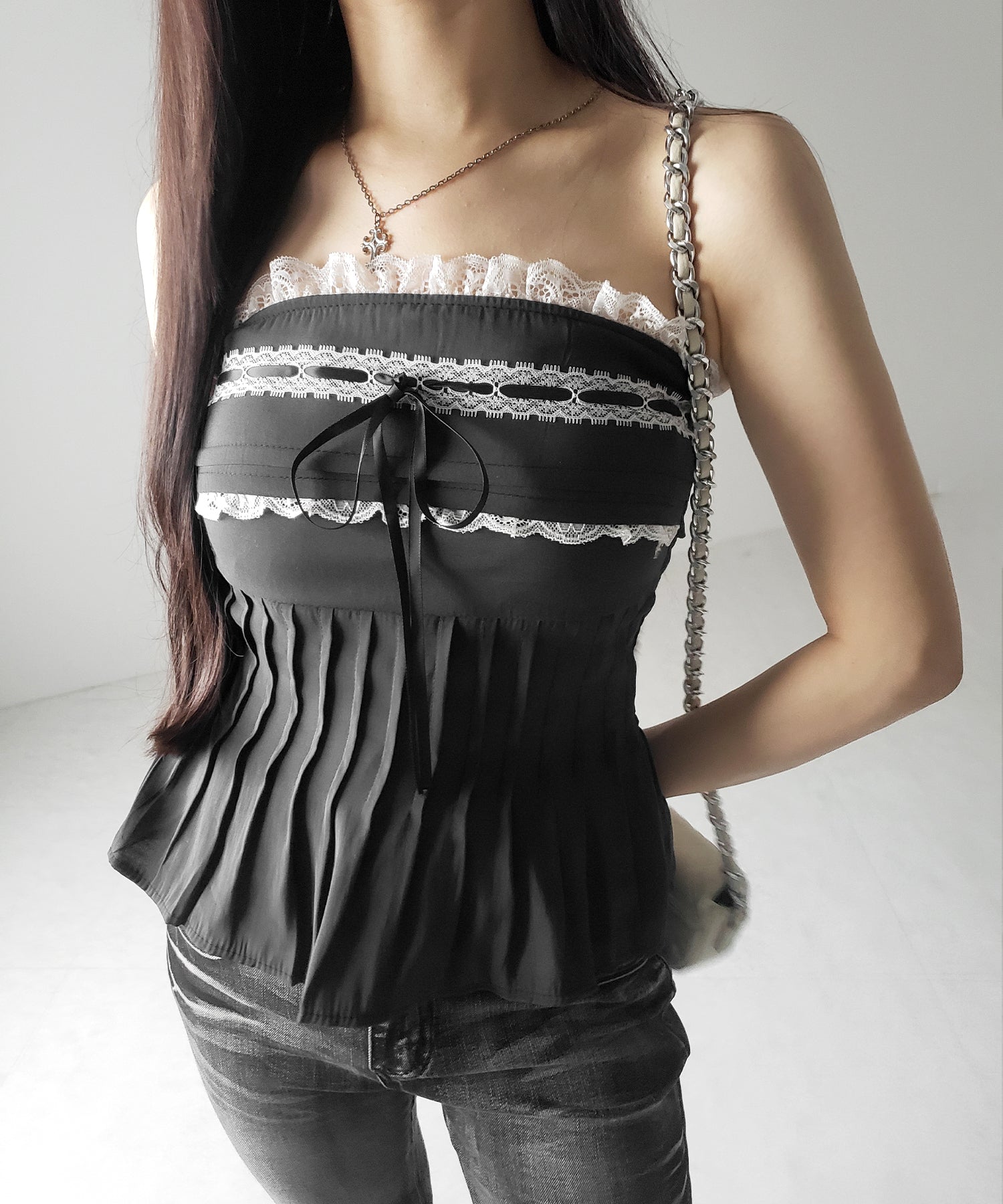 【 ２color 】フロントリボンレースフレアベアトップ ／ front ribbon lace flare bare top