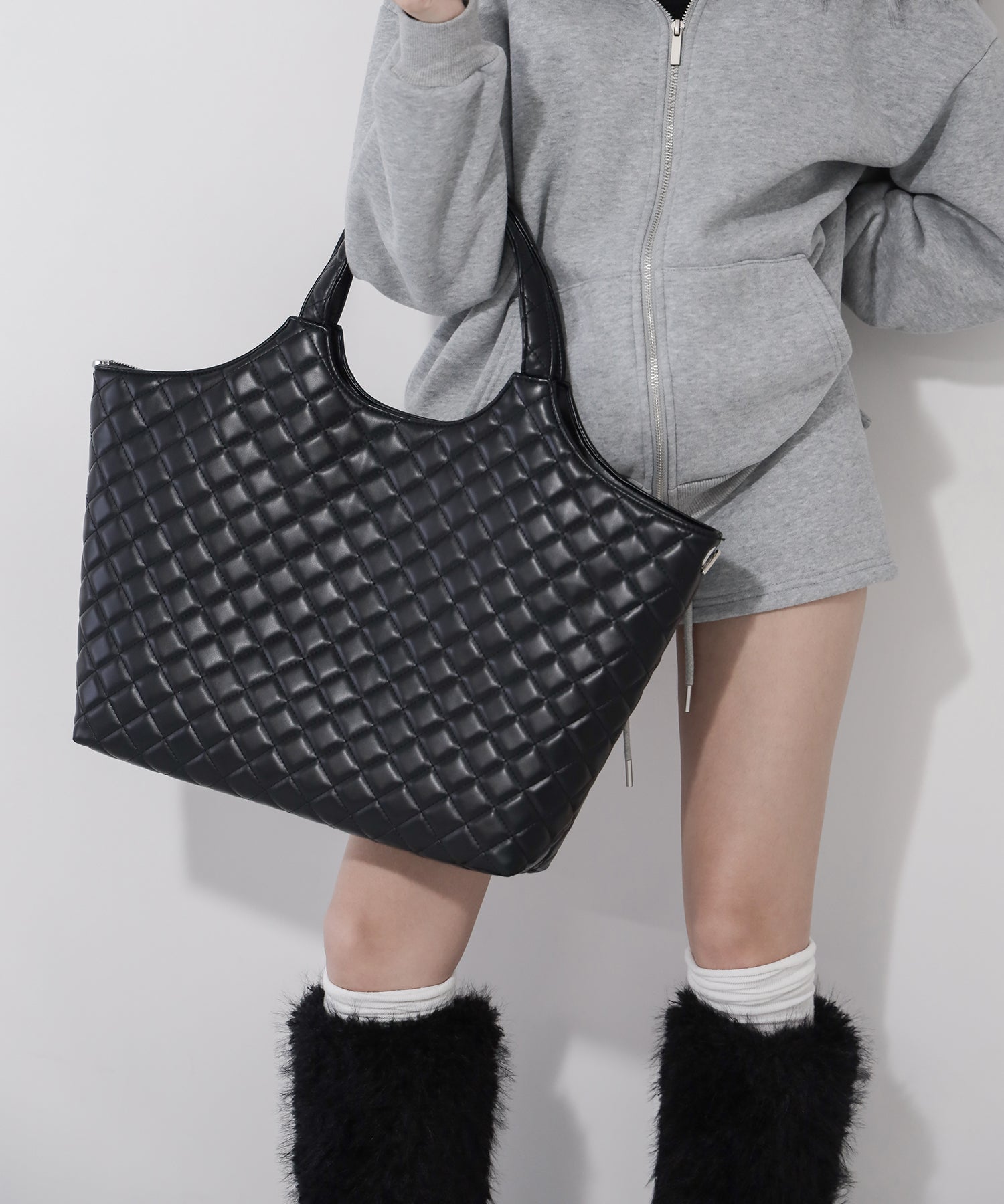【 A4収納可 】フェイクレザーキルティングトートバッグ ／ fake leather quilted tote bag