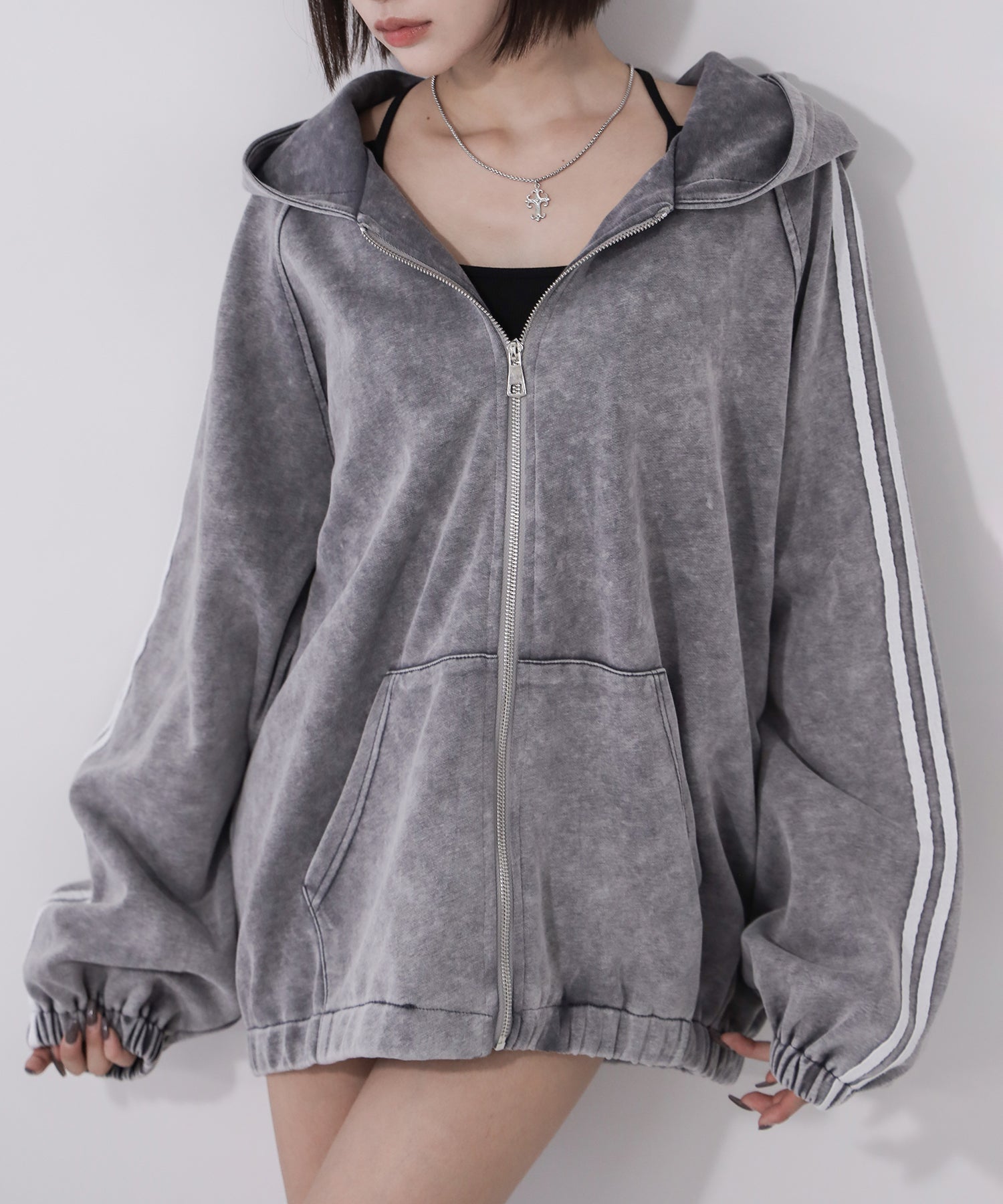ピグメントヴィンテージ加工サイドラインジップアップパーカー ／ Pigment vintage side line zip-up hoodie