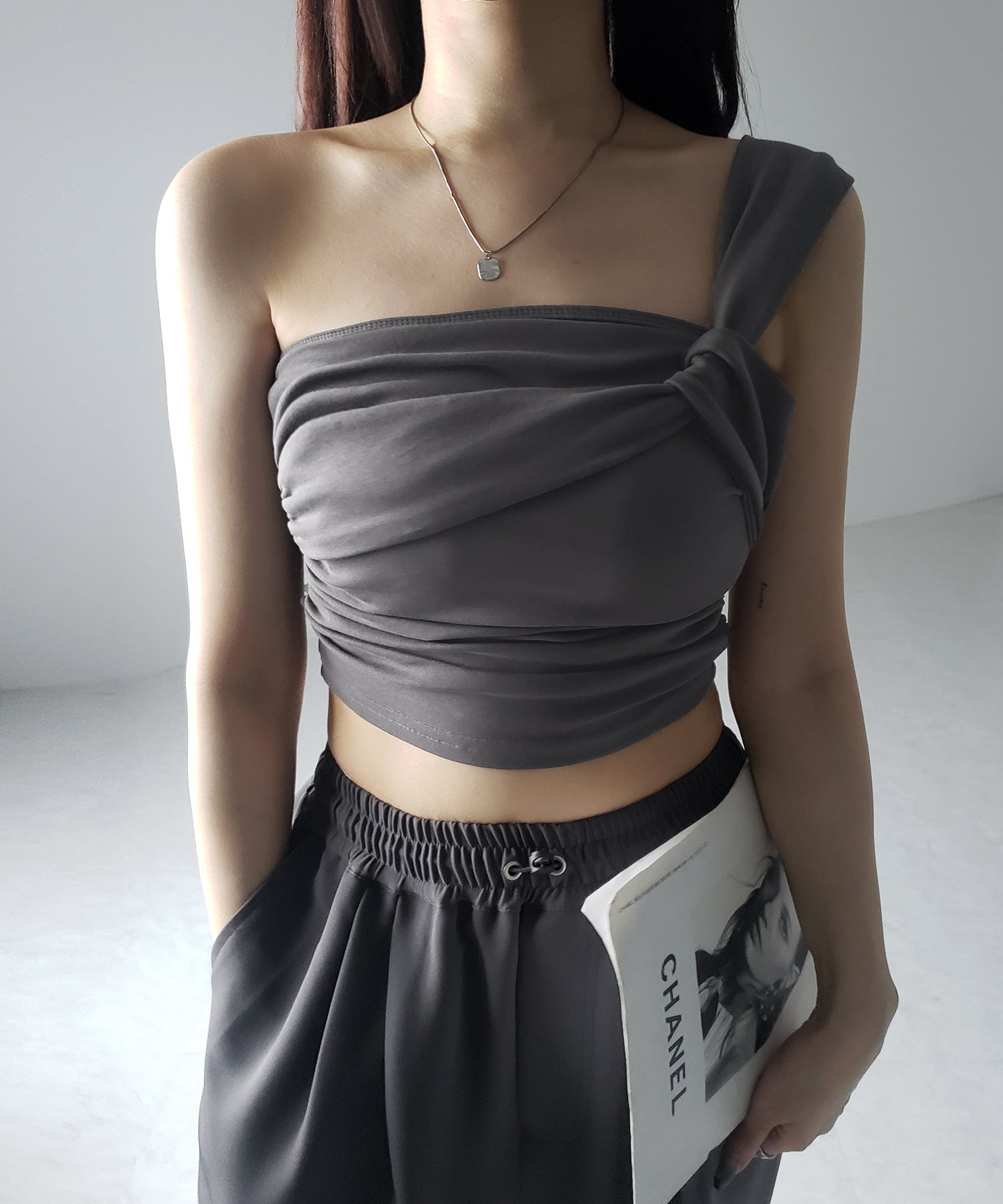 【 カップ付き 】ワンショルアシンメトリーショートキャミソール ／ one shoulder asymmetry short camisole