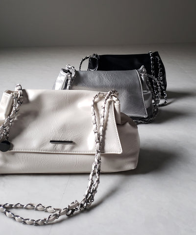 【 ３color 】チェーンフェイクレザーフラップショルダーバッグ ／ chain fake leather flap shoulder bag