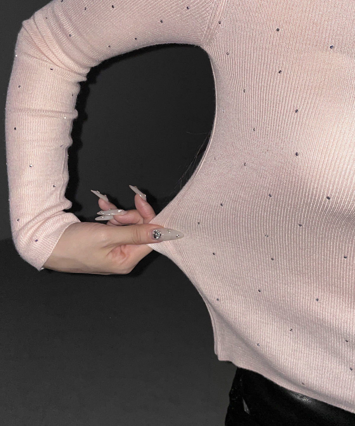 ラインストーンタートルニットトップス ／ Rhinestone turtleneck knit tops
