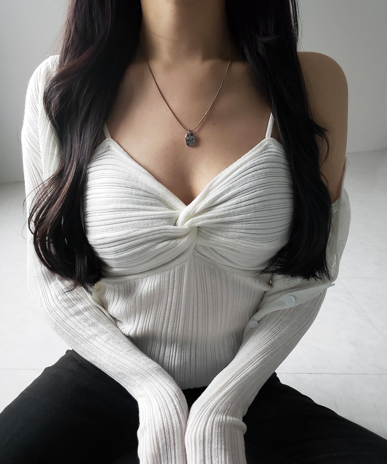 【 2点セット 】ツイストリブニットキャミソール ＋シアーリブショートカーディガン SET ／ twisted rib knit camisole + sheer rib short cardigan SET