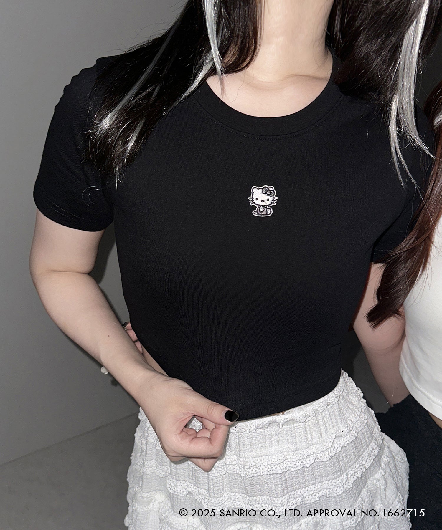 【 HELLO KITTY × me+em select 】ハローキティミニ刺繍チビＴシャツ ／ Hello Kitty mini embroidery chibi T-shirt 【セットアップ着用可能 】