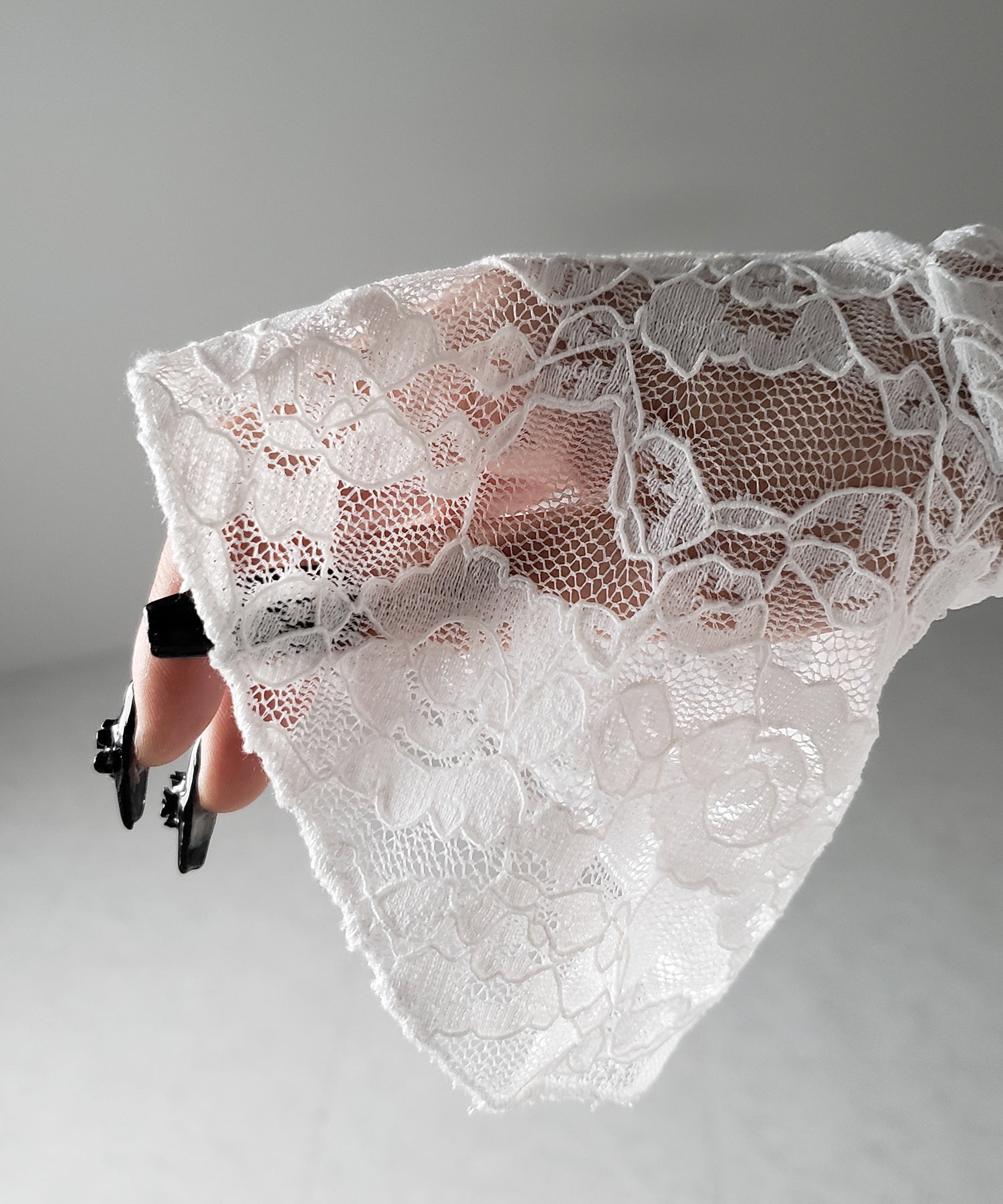 【 ２color ／２WAY 】フロントリボンオフショルスリムレーストップス ／ front ribbon off-shoulder slim lace tops